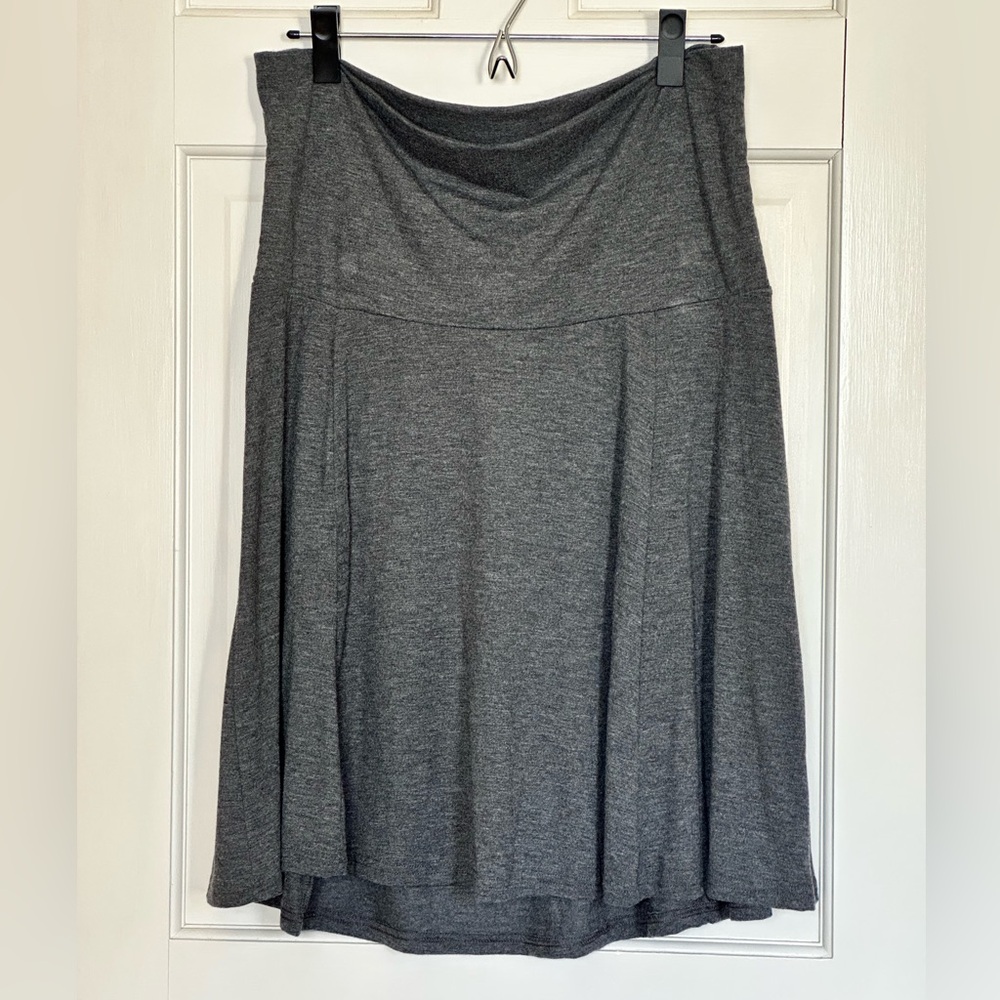 EUC Old Navy maternity gray jersey skirt - size M